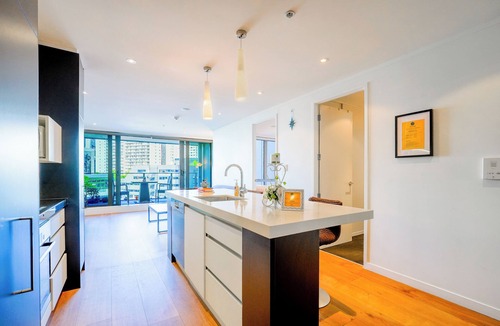 Newton Apartment | SugarTree Two Bedrooms Apartment