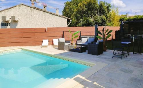 Morieres-les-Avignon Apartment | SUİTE 44m2 avec piscine