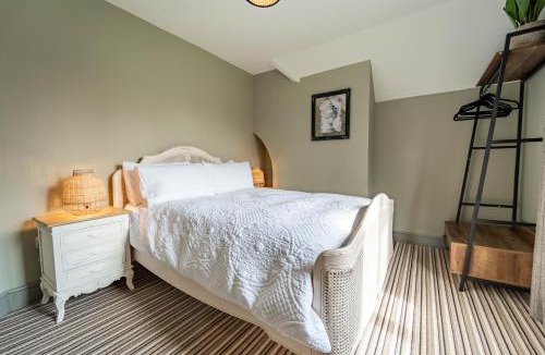 Harlow House | Suitable For Contractors 2 Double Beds and Sofa Bed Private Parking