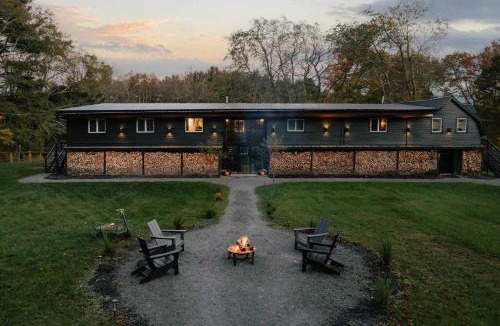 Jeffersonville House | Suite 001