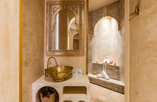 Lagrace-Dieu Hotel | Suite 1001 Merveilles jacuzzi parenthèse intime & relaxante