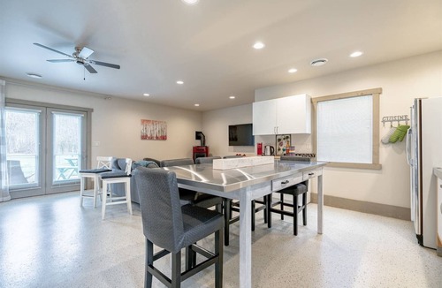 Ruthven Apartment | Suite 15 · A Simply 'Suite' Escape!
