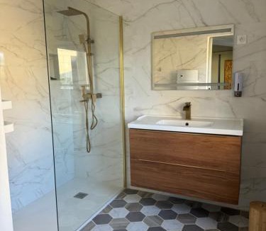 Luc-sur-Mer House | Suite 150 m de la mer