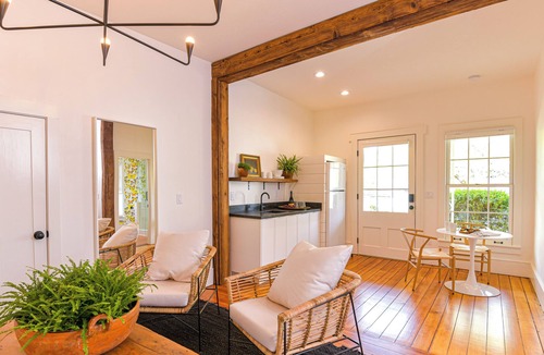 Jacksonville Hotel | Suite 2 at Kubli Haus Luxury, Style & Location, 1 block to Britt