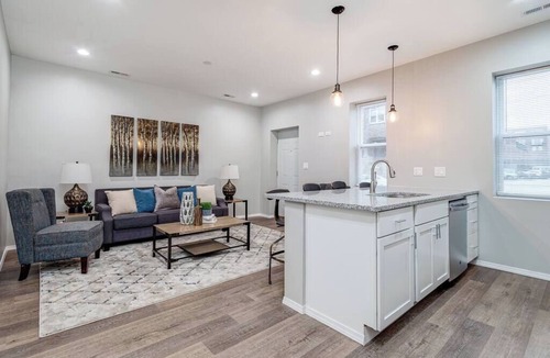 Wrightwood Neighbors Apartment | Suite 2 on Southport 4 Queen Beds