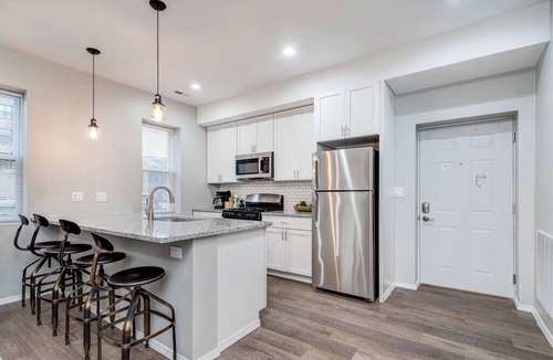 Wrightwood Neighbors Apartment | Suite 2 on Southport 4 Queen Beds