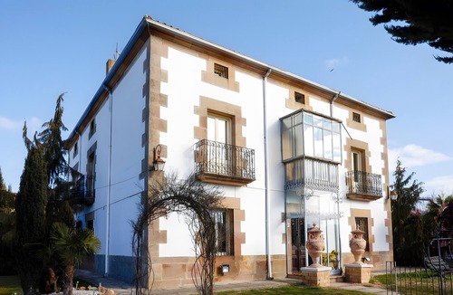 Ocenilla Apartment | Suite 2 with Mountain Views, Shared Terrace and Wi-Fi