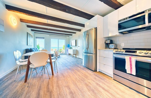 Wainfleet Cottage | Suite 201: Beautiful 3-Bedroom Beachfront Townhouse