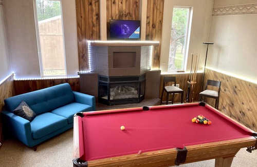 Custer Cabin | Suite 205 "The Tawny Eagle"
