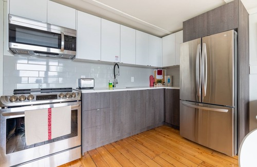 Wainfleet Cottage | Suite 209: Beautiful 2-Bedroom Beachfront Suite