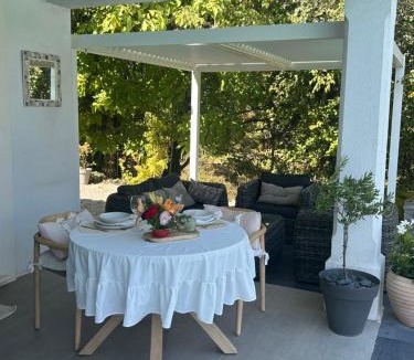 Gattieres House | SUITE 20m2 DANS VILLA PISCINE JACUZZI