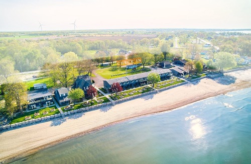Wainfleet Cottage | Suite 214: Beautiful 3-Bedroom Beachfront Townhouse