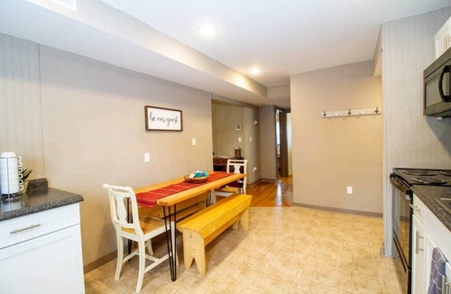 Hermann Hotel | Suite #3 - 2 Bed 1 Bath Suite at Suites on 3rd