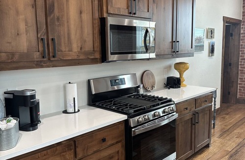 Aubrey Apartment | Suite 3 Beautiful 2-bedroom apartment in Aubrey with WiFi, AC