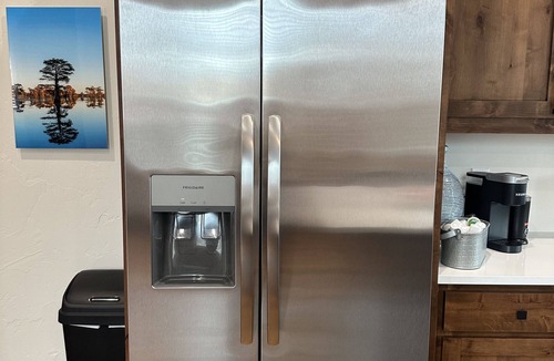 Aubrey Apartment | Suite 3 Beautiful 2-bedroom apartment in Aubrey with WiFi, AC
