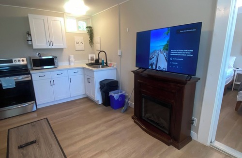 Bluewater Apartment | Suite 3 - Relax in beautiful Bayfield - 15min from Grand Bend