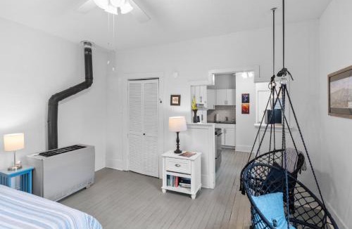 Black Mountain Apartment | Suite 3
