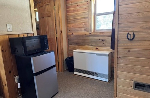 Ten Sleep Cabin | Suite 3: Wake Up Wild in Ten Sleep! Vibes, Epic Trails, Legendary Eats Await!