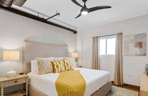 Wilton Manors Apartment | Suite 303: King Bed, Balcony, Heated Pool, Gym