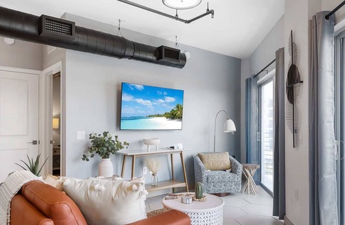 Wilton Manors Apartment | Suite 303: King Bed, Balcony, Heated Pool, Gym
