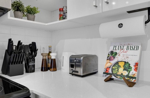 Milton Park Apartment | Suite 306 Downtown Montreal | W/Balcony, Queen Bed, Sofa Bed, Parking & 55` TV