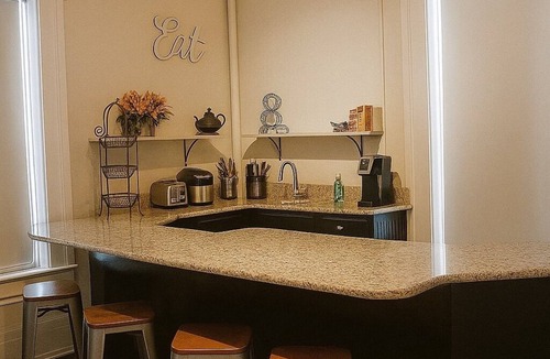 Shelbyville Apartment | Suite 318 | Spacious, Modern Downtown Suite