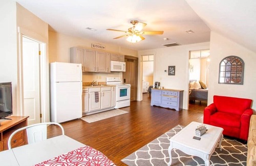 Hermann Hotel | Suite #4 - Adorable 2 Bed Suite in Downtown Hermann
