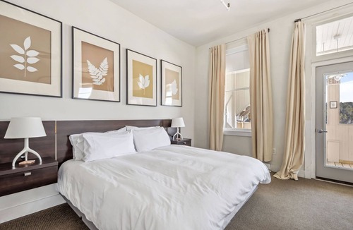 Lake Placid Hotel | Suite 4- Not Pet Friendly