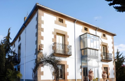 Ocenilla Apartment | Suite 4 with Mountain Views, Shared Terrace, and Wi-Fi