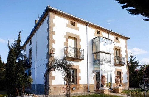 Ocenilla Apartment | Suite 5 with Mountain Views, Shared Terrace, and Wi-Fi