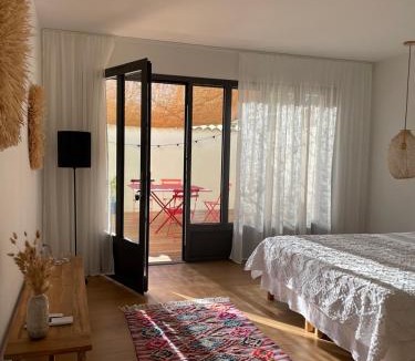 Reyrieux House | Suite 671