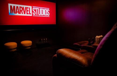 Homecourt Apartment | Suite 7 ème Art - CINE ROOM, Logement insolite - atypique