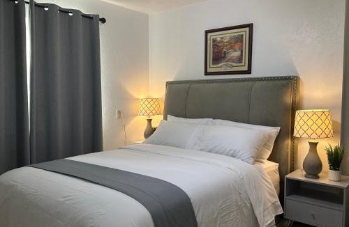 Arden-Arcade House | Suite A with a kitchen