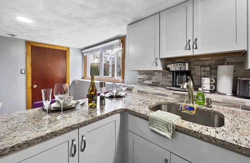 Chelsea Condo | Suite at House of L: Near Boston, Hospitals & Casino – Fast WiFi, Driveway