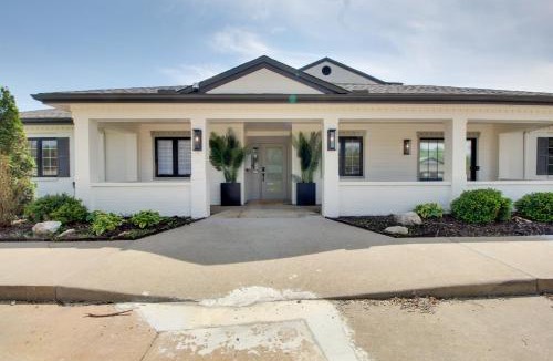 Louisburg House | Suite at The Saint Hotel: 15 Mi to Overland Park