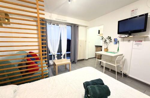 Melun Apartment | Suite Athéna - Melun gare RER - Studio avec Balcon et parking