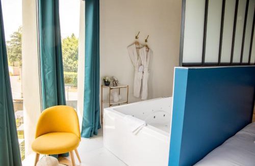 Trevoux Bed & Breakfast | Suite atypique, jacuzzi & Piscine