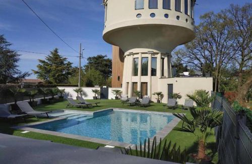 Trevoux Bed & Breakfast | Suite atypique, jacuzzi & Piscine