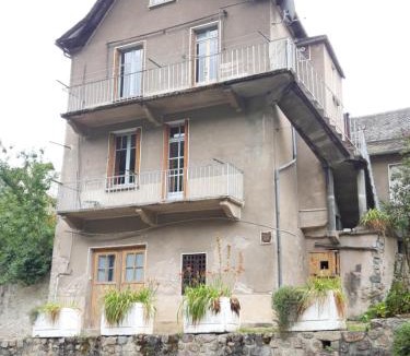 Entraygues-sur-Truyere Apartment | Suite avec vue panoramique sur la Truyère