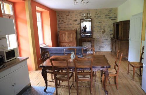 Entraygues-sur-Truyere Apartment | Suite avec vue panoramique sur la Truyère