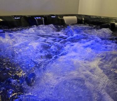 Couesmes-Vauce House | Suite avec spa