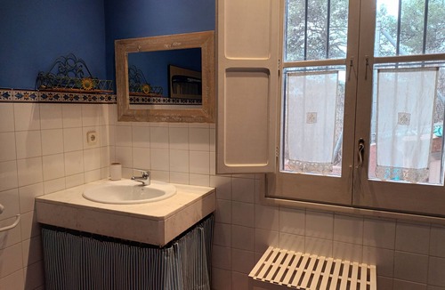 Argentona House | SUITE B&B, PRIVATE 2 BEDROOMS LIVING ROOM AND POOL NO KITCHEN
