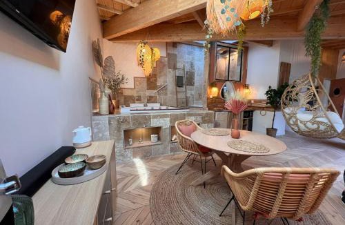 Downtown Angers Bed & Breakfast | Suite Bali Les Petits Plaisirs