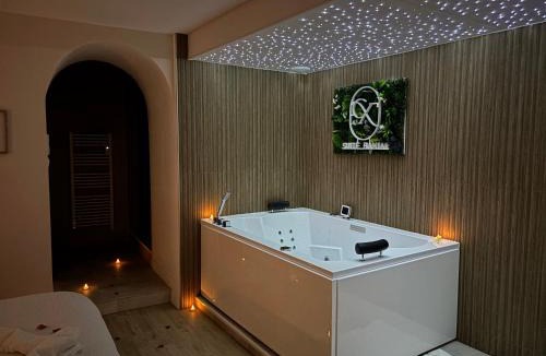 Saint-Aubin-d'Aubigne Apartment | Suite Banjar-Luxe,Balnéo & Sauna