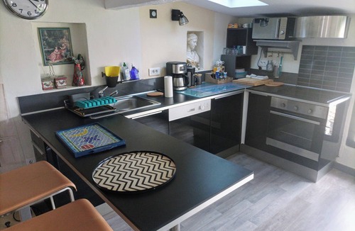 Pignan Apartment | "Suite Beau Séjour" in historic village near the sea and Montpellier