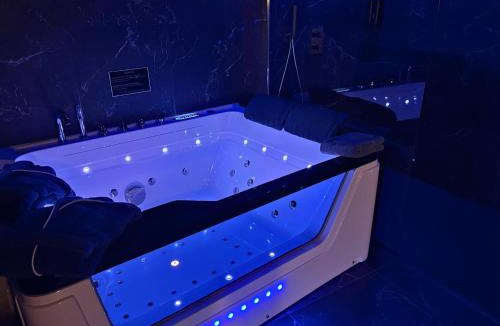 Sainte-Pezenne Apartment | Suite Casanova avec SPA & Escape Love Game - Doux Bleu Jeux
