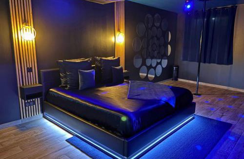 Sainte-Pezenne Apartment | Suite Casanova avec SPA & Escape Love Game - Doux Bleu Jeux
