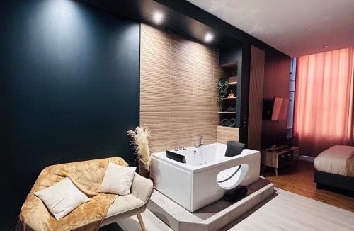 Old Town Apartment | Suite Cosy Jacuzzi Troyes - Secrets d'Ana