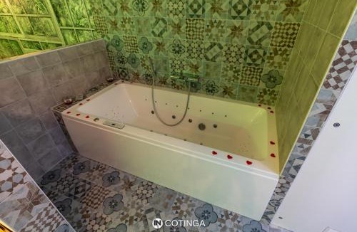Villars-les-Dombes Hotel | Suite Cotinga, balnéo, bien-être, Parc des Oiseaux
