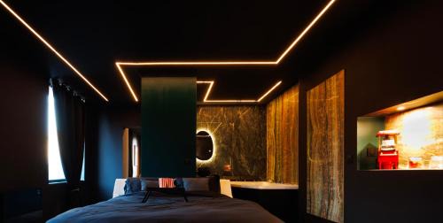 Clary House | Suite Dark Luxe avec Écran géant de cinéma et jacuzzi